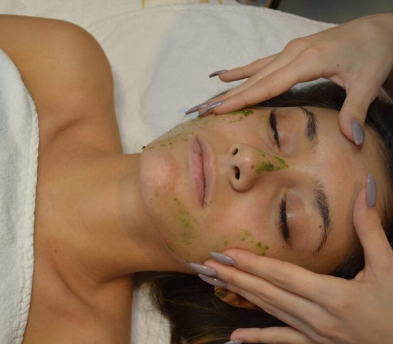 Gesichtsbehandlung - Kosmetik Artemania Fehraltorf - Nail Art - Beauty und Care